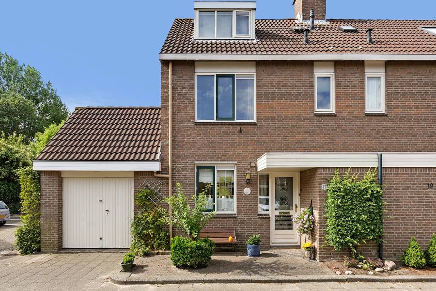 Suze Groenewegerf 17, Voorschoten