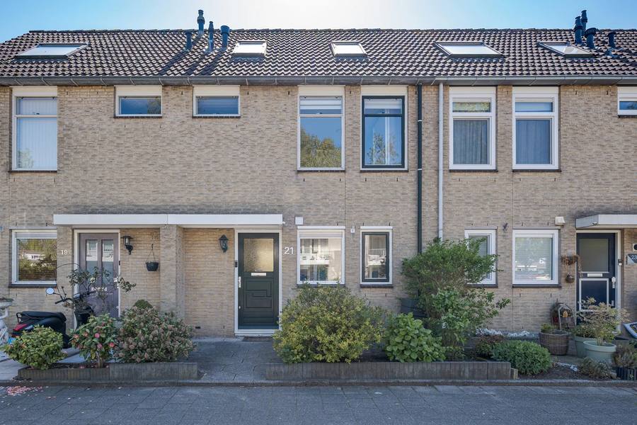 Joke Smitlaan 21, Voorschoten