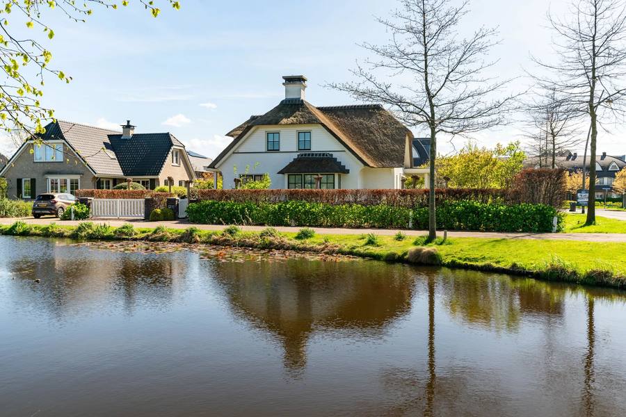 Anton Koolhaaspad 1, Voorschoten