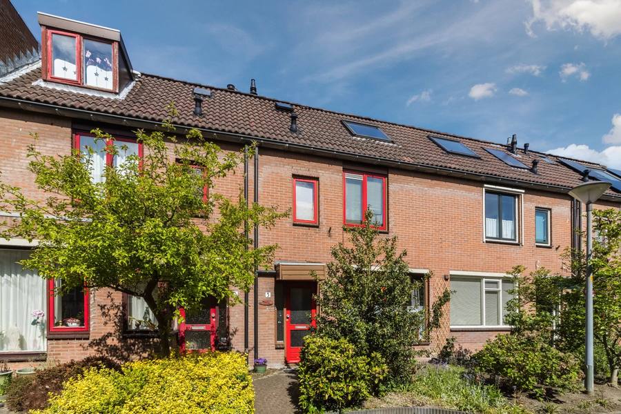 Leeuwerikerf 5, Voorschoten