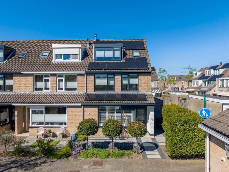 Hella Haasseplantsoen 15, Oegstgeest