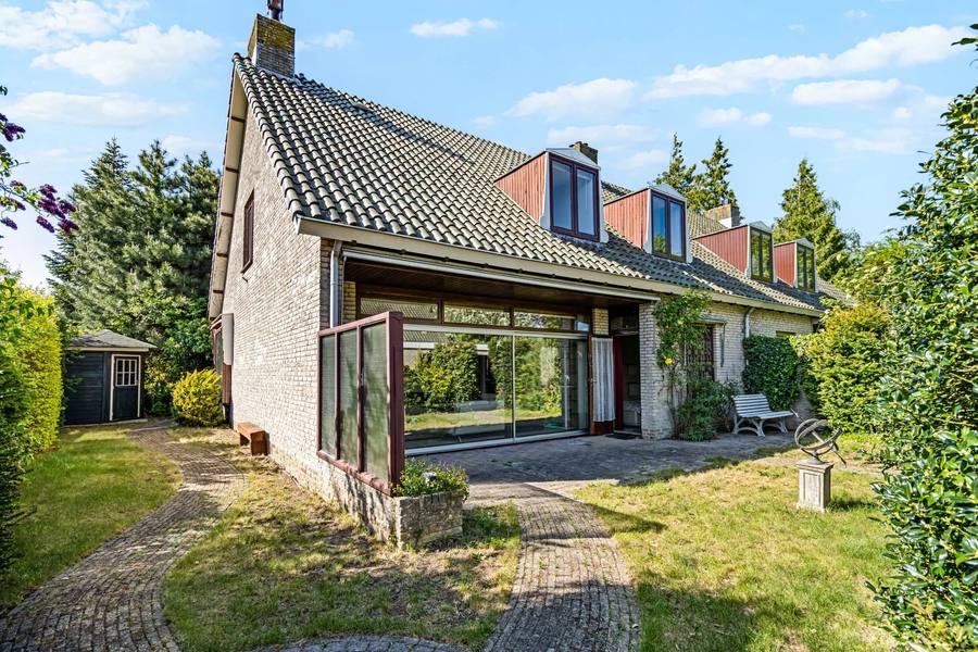 Van Hamellaan 42, Voorschoten