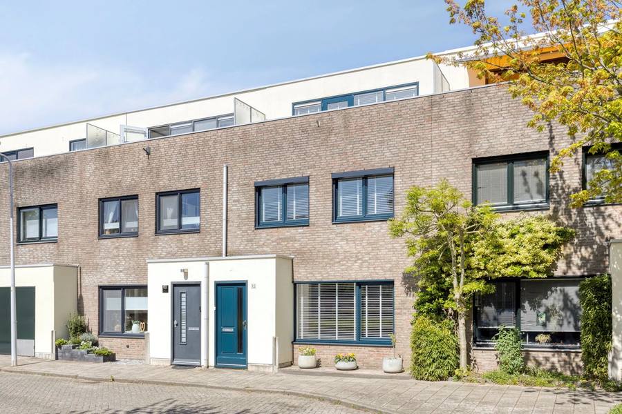 Clara Visserplaats 15, Leiden