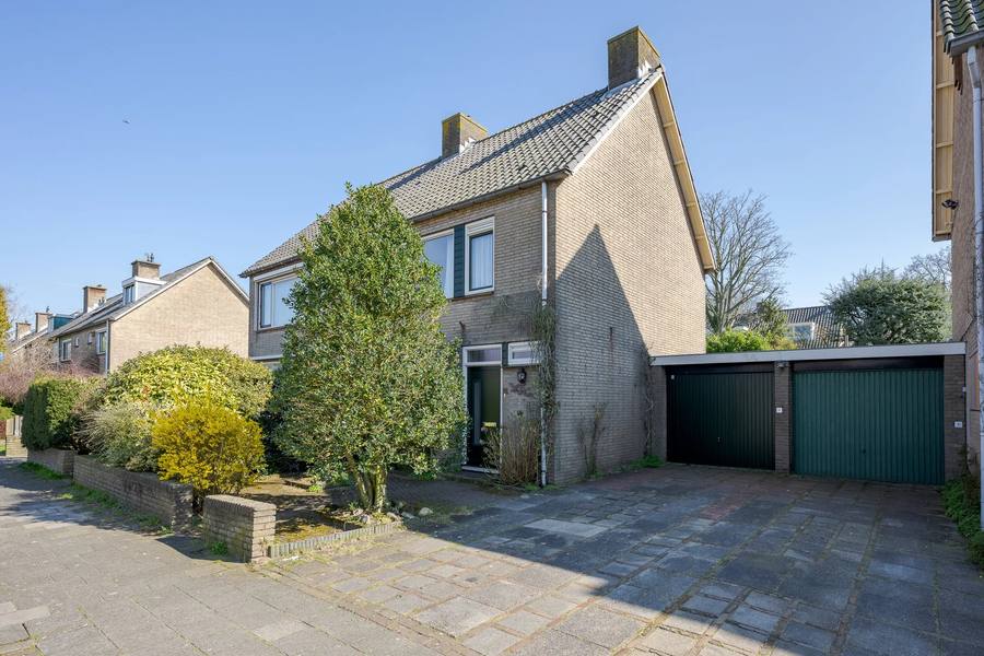 Van Helsdingenlaan 21, Voorschoten