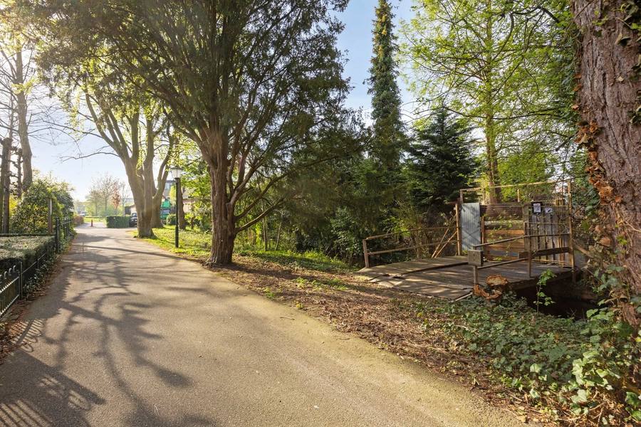 Essenlaan 24, Voorschoten