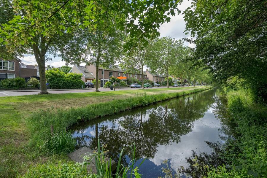 Juliana van Stolberglaan 42, Voorschoten
