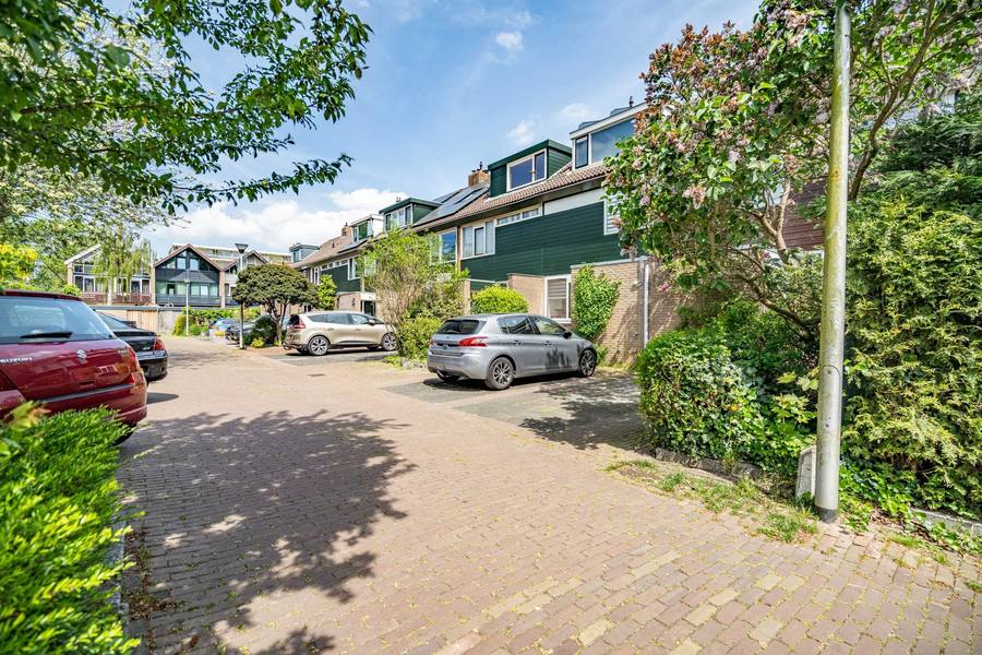 De Savornin Lohmanplantsoen 4, Voorschoten
