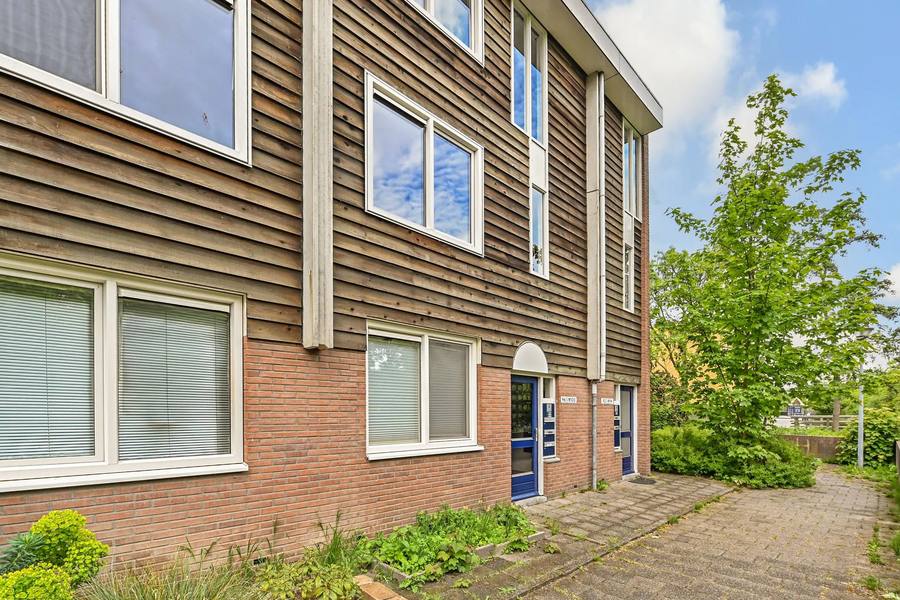 Aletta Jacobsplantsoen 98, Voorschoten