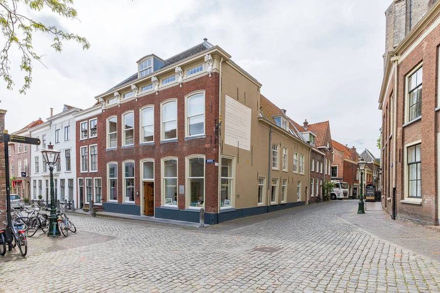 Nieuwsteeg 1, Leiden