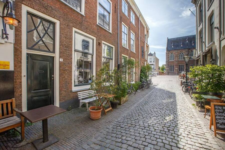 Kloksteeg 1, Leiden