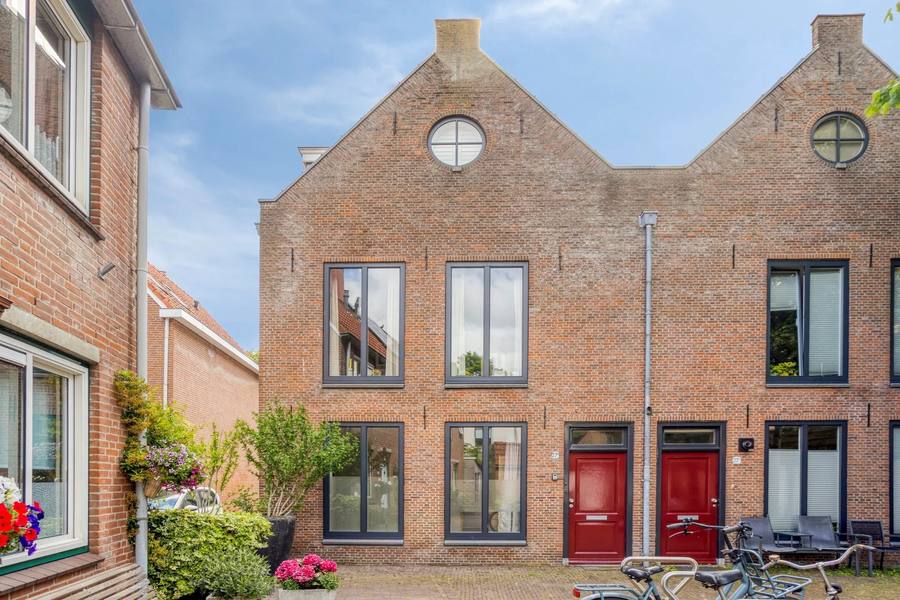 Van der Lubbehof 27, Leiden