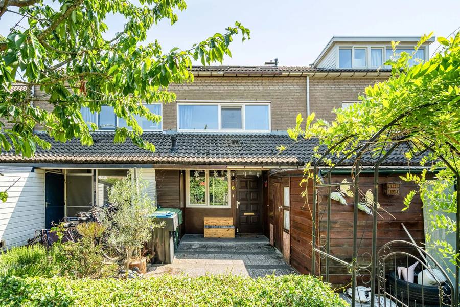 Hopvlinder 6, Leiden