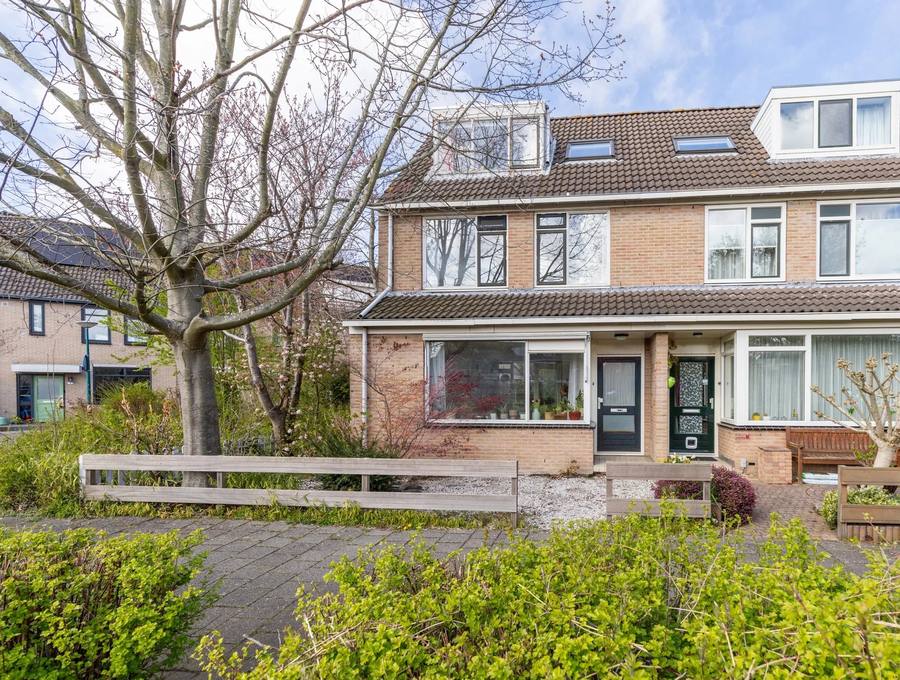 Hella Haasseplantsoen 9, Oegstgeest