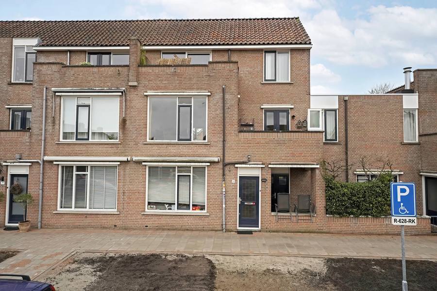 Oranjeboomstraat 13, Voorschoten