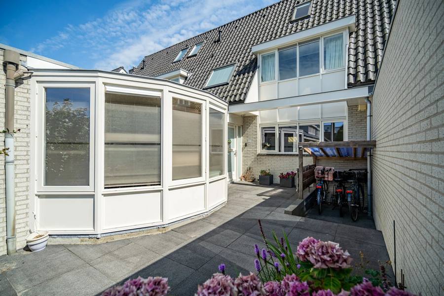 Abel Tasmanplantsoen 15, Voorschoten