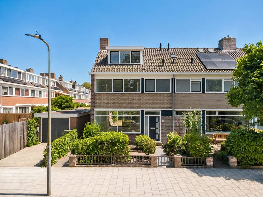 Tsjaikovskilaan 44, Voorschoten